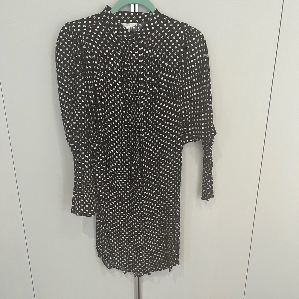 Joie size small black mid thigh dress with bat sleeves